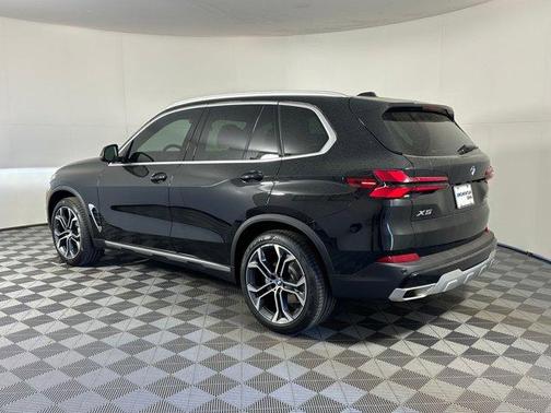 Black Sapphire Metallic 2026 BMW X5 sDrive40i