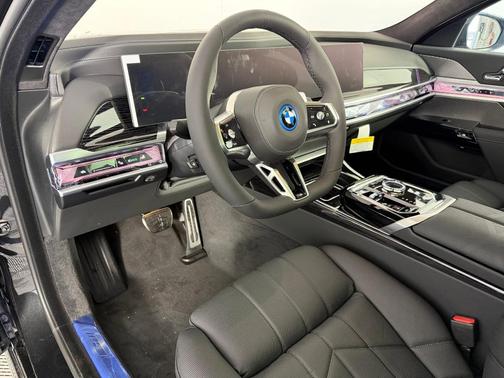 Black Sapphire Metallic 2026 BMW 750e xDrive