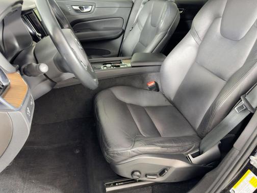 2021 Volvo XC60 T5 Momentum
