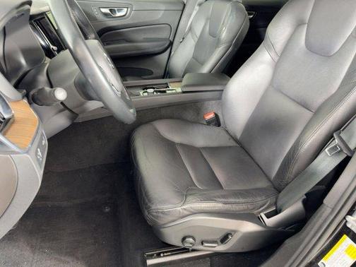 2021 Volvo XC60 T5 Momentum