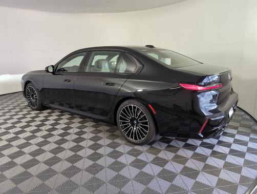 2025 BMW 760 760i xDrive