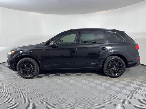 2022 Audi Q7 45 Premium Plus