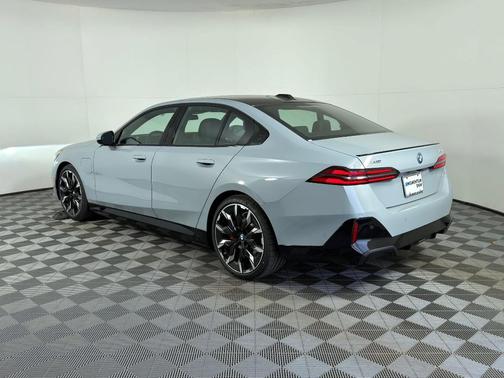 2026 BMW 550e xDrive