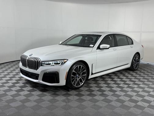2022 BMW 740 i