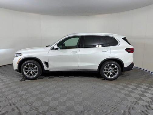 Mineral White Metallic 2026 BMW X5 sDrive40i