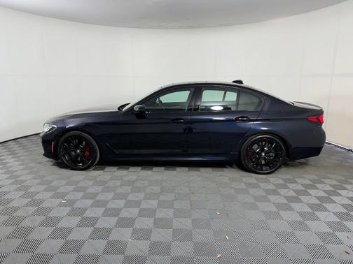 Carbon Black Metallic 2023 BMW 540 i