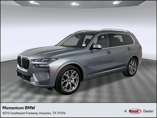 Gray 2024 BMW X7 xDrive40i