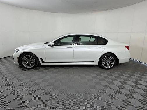 White 2018 BMW 750 i xDrive