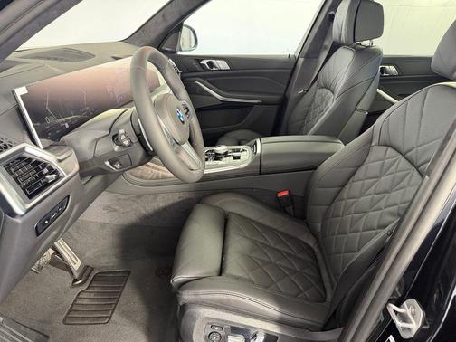 Black Sapphire Metallic 2026 BMW X7 xDrive40i
