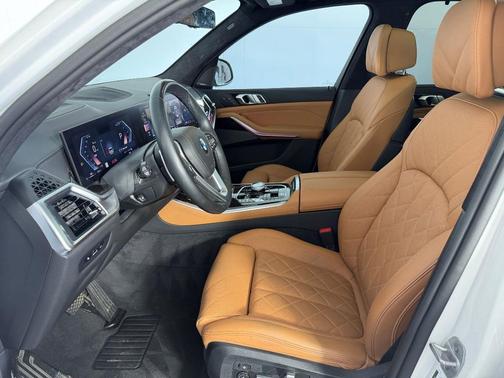 Mineral White Metallic 2025 BMW X5 sDrive40i