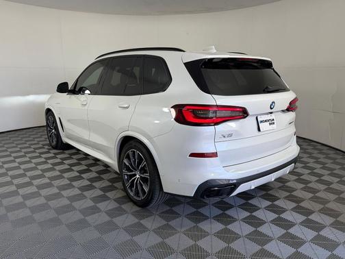 Mineral White Metallic 2021 BMW X5 PHEV xDrive45e