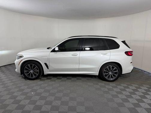 Mineral White Metallic 2021 BMW X5 PHEV xDrive45e