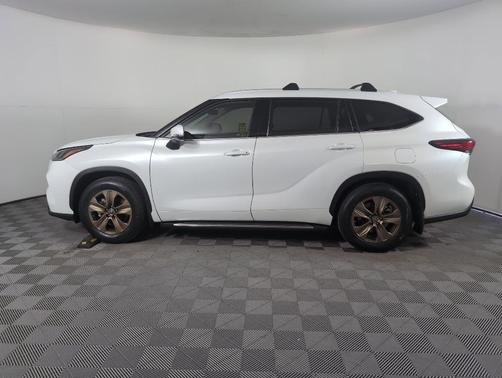 2022 Toyota Highlander Hybrid Bronze Edition
