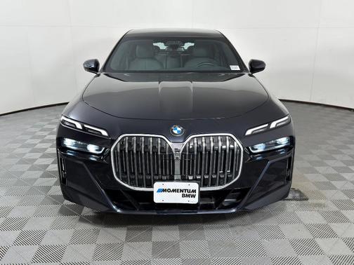 2023 BMW 740 i