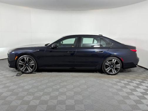 2023 BMW 740 i