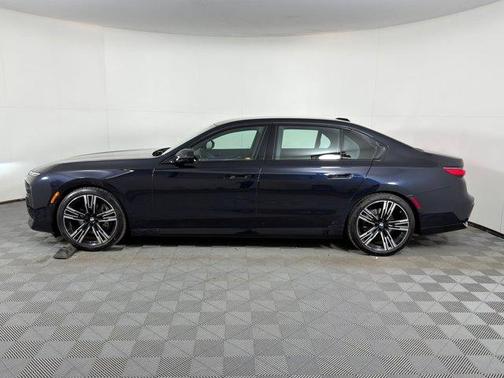 2023 BMW 740 i