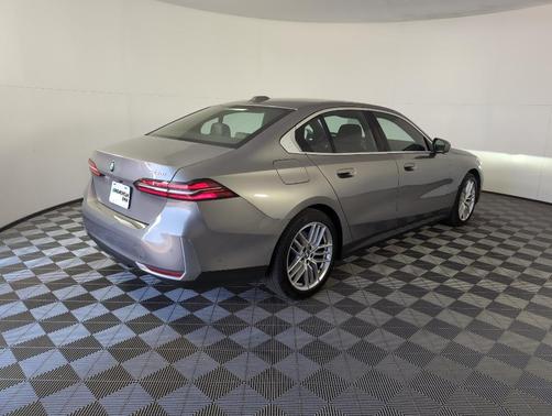 2024 BMW 530 i