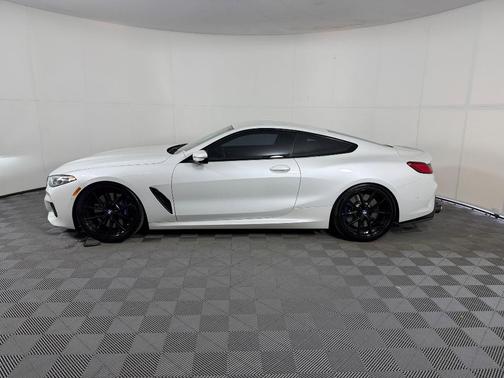 Mineral White Metallic 2022 BMW M850 i xDrive