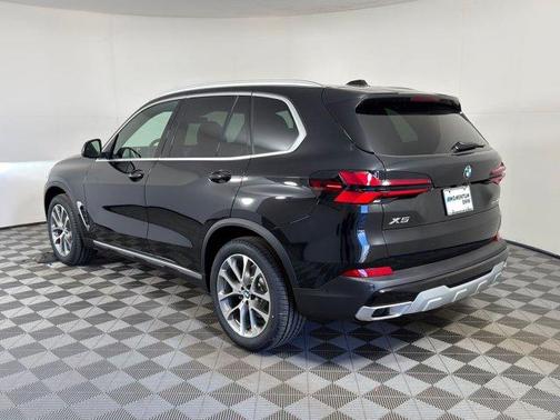 Black Sapphire Metallic 2026 BMW X5 sDrive40i