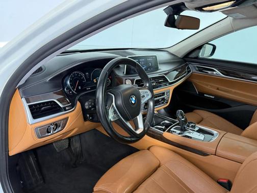 2018 BMW 740 i