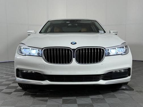 2018 BMW 740 i