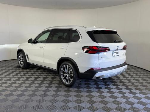 Alpine White 2026 BMW X5 sDrive40i