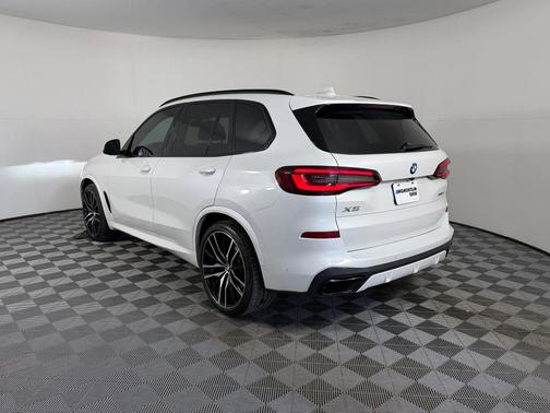 Mineral White Metallic 2022 BMW X5 xDrive40i