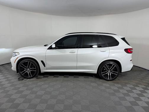 Mineral White Metallic 2022 BMW X5 xDrive40i