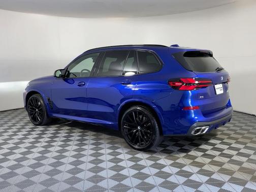 2025 BMW X5 M60i