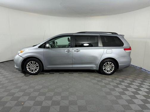 2014 Toyota Sienna XLE