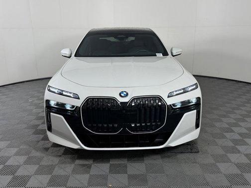 Mineral White Metallic 2024 BMW 760 760i xDrive