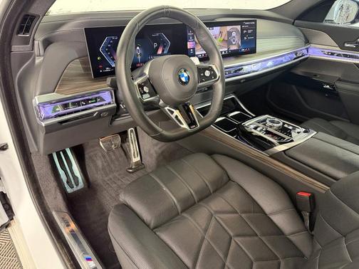 Mineral White Metallic 2024 BMW 760 760i xDrive