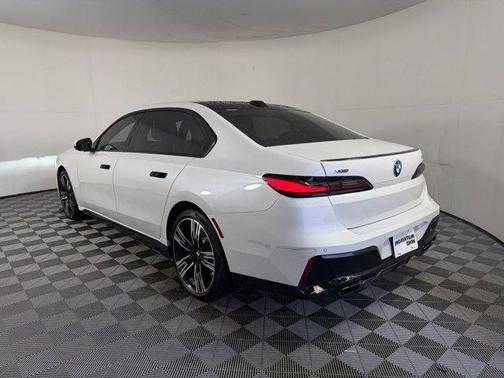 Mineral White Metallic 2024 BMW 760 760i xDrive