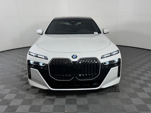 Mineral White Metallic 2024 BMW 760 760i xDrive