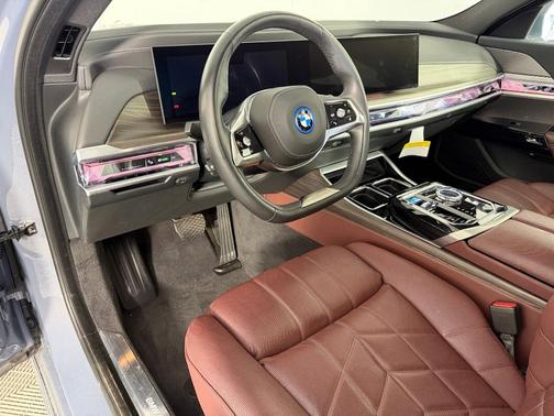 Sparkling 2023 BMW i7 xDrive60