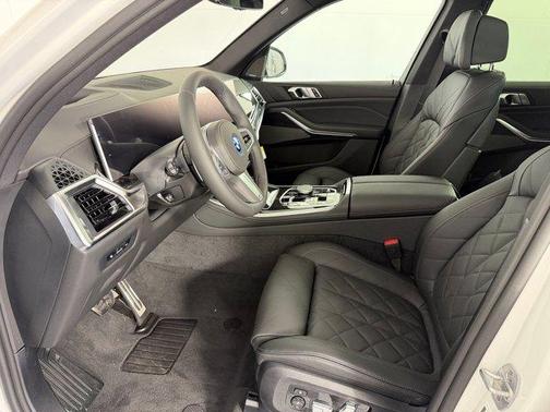Mineral White Metallic 2026 BMW X5 PHEV xDrive50e