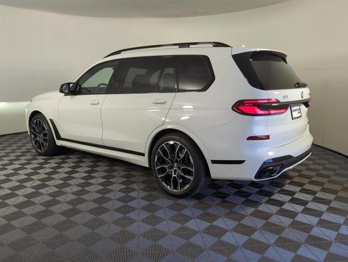 2026 BMW X7 M60i