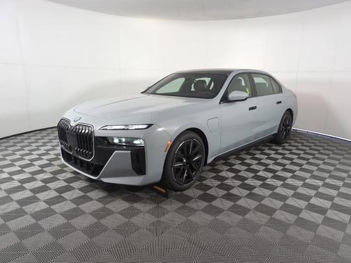 2025 BMW 750e xDrive