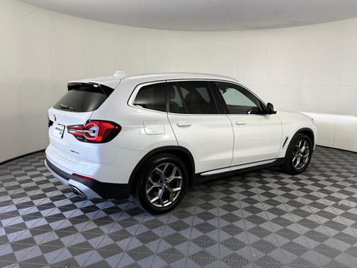 Mineral White Metallic 2022 BMW X3 xDrive30i