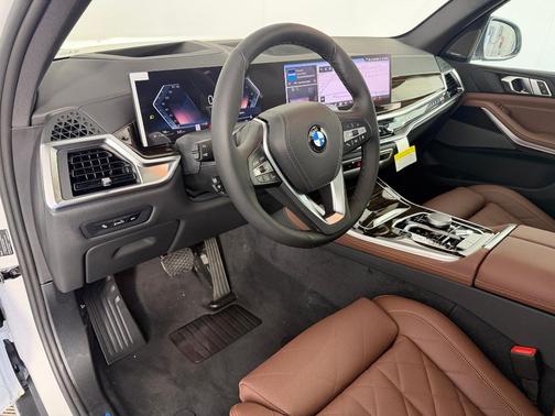 Mineral White Metallic 2026 BMW X5 xDrive40i