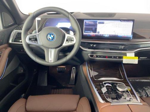 Mineral White Metallic 2026 BMW X5 PHEV xDrive50e