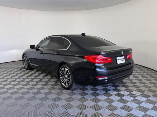 Black Sapphire Metallic 2019 BMW 530 i