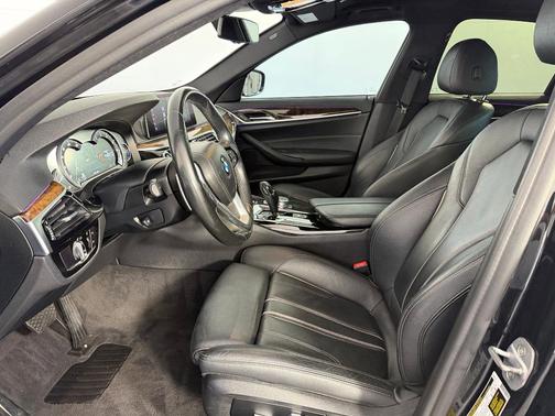 Black Sapphire Metallic 2019 BMW 530 i