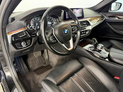 Black Sapphire Metallic 2019 BMW 530 i