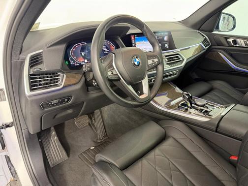 Mineral White Metallic 2023 BMW X5 sDrive40i