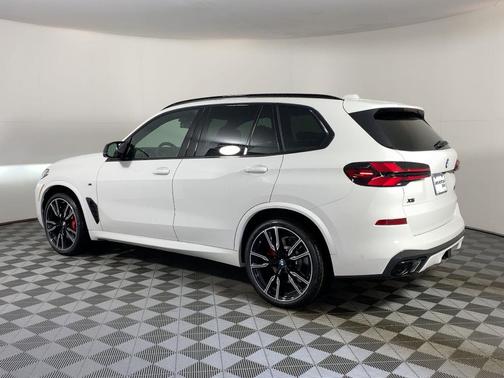 2026 BMW X5 M60i