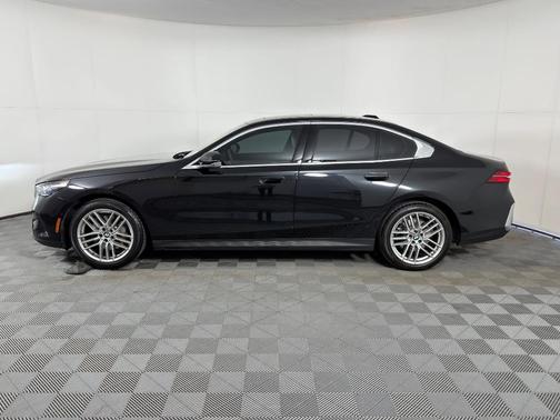 Black Sapphire Metallic 2024 BMW 530 i