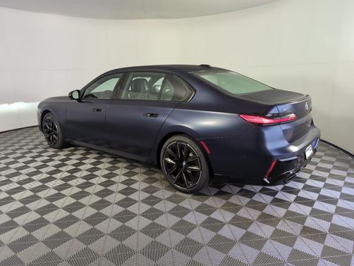 2025 BMW 760 760i xDrive