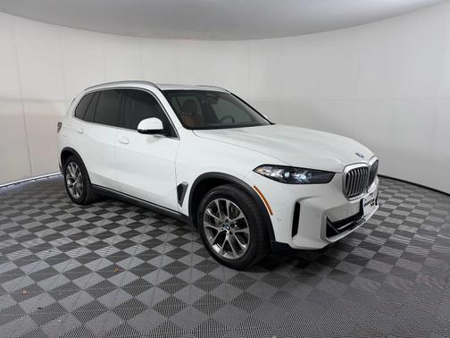 Alpine White 2024 BMW X5 PHEV xDrive50e