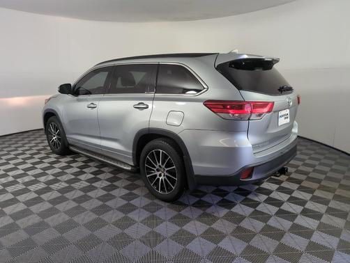2017 Toyota Highlander SE